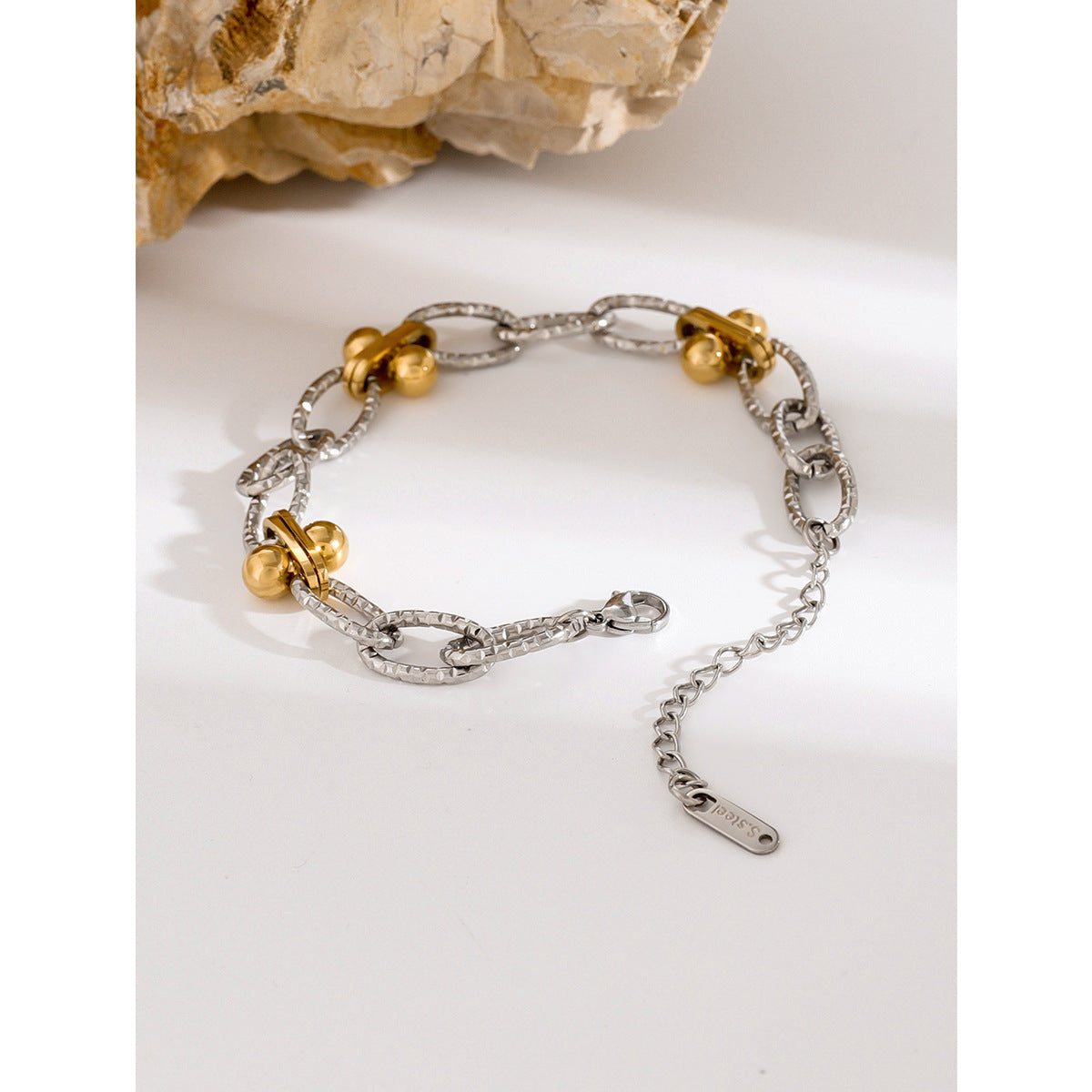 Klara – Bracciale d'oro con decorazioni di perle