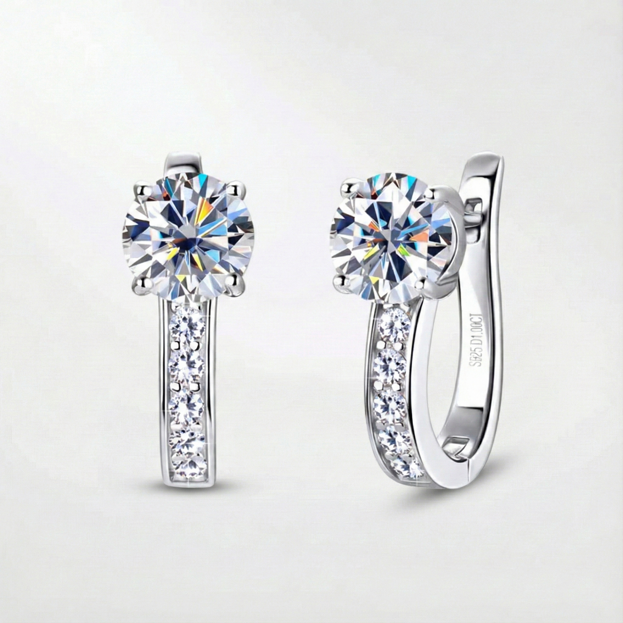 Orecchini Huggie a canale con moissanite